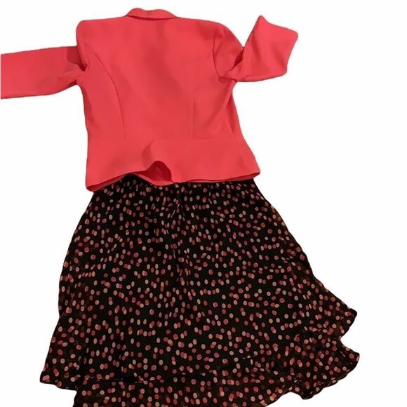 Size 8 Miss Dorby two-piece suit - Picture 2 of 11